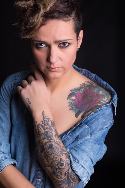krásné tetovaná žena - Fotografie, Obrázek