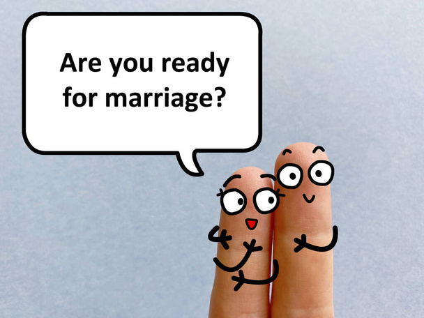 Два пальці прикрашені як дві людини. Вони одружуються. Один з них питає інший, чи готовий він до шлюбу.
. - Фото, зображення