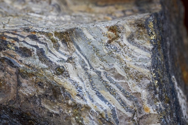 自然に形成された地質頁岩の閉山 - 写真・画像