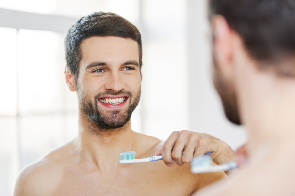 Man holding toothbrush - 写真・画像