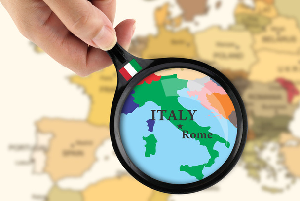 Збільшувальним склом над карту Італії - Фото, зображення