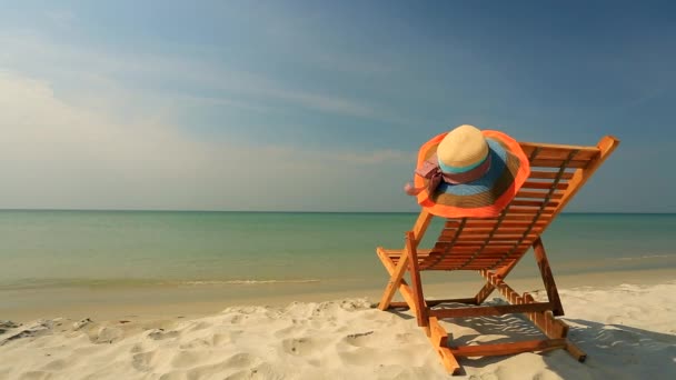 Sunlounger with hat - Footage, Video
