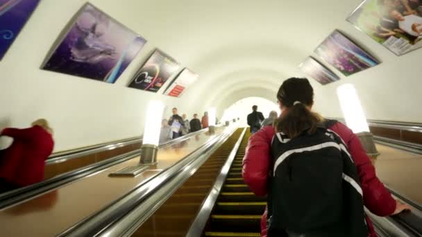 Escalator transporte des navetteurs
 - Séquence, vidéo