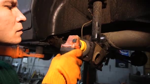 car repair, installation of rear disc brakes instead of drums, welding, locksmith and turning works - Footage, Video