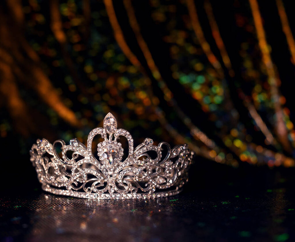 Královská zlatá koruna pro princeznu a královnu. - Fotografie, Obrázek
