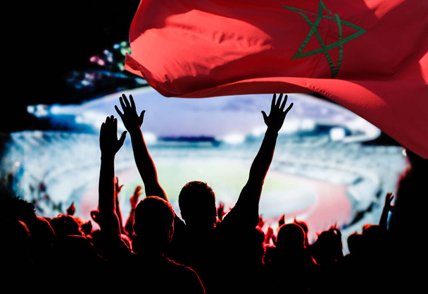 サッカー支持者とモロッコ国旗 - 写真・画像