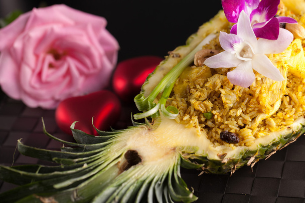 Riso fritto all'ananas tailandese
 - Foto, immagini