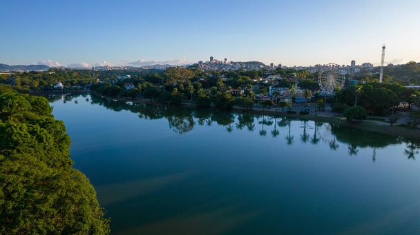 Vista aérea de Lagoa da Pampulha en Minas Gerais, Belo Horizonte - Foto, imagen