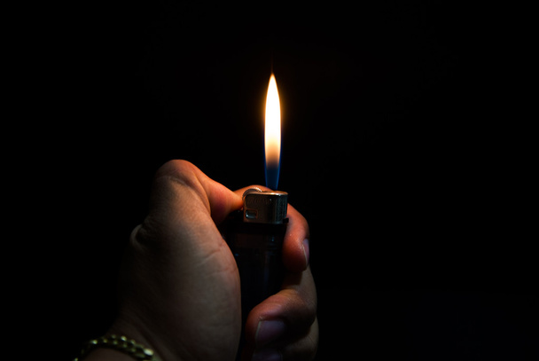 Фон с м Огонь пламя на черном фоне
 - Фото, изображение
