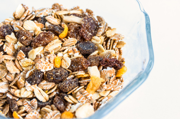 Granola cereal con pasas y frutos secos
 - Foto, imagen