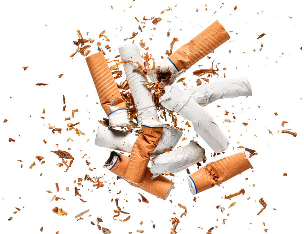 mozziconi di sigaretta isolati su sfondo bianco
 - Foto, immagini