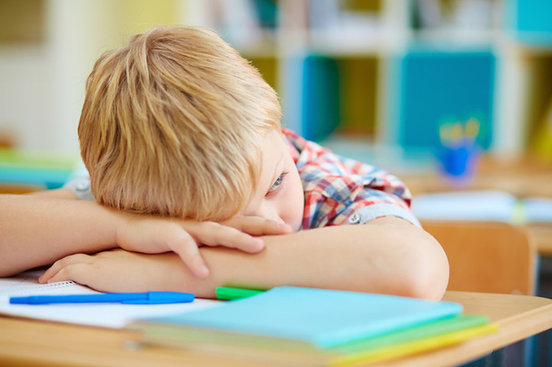Schoolboy napping on desk - Foto, afbeelding