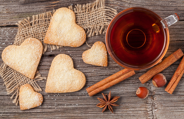 Домашнее печенье в форме сердца подарок с чаем на день Святого Валентина h
 - Фото, изображение