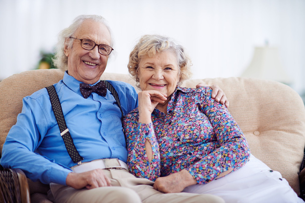Seniorenpaar in eleganter Kleidung - Foto, Bild