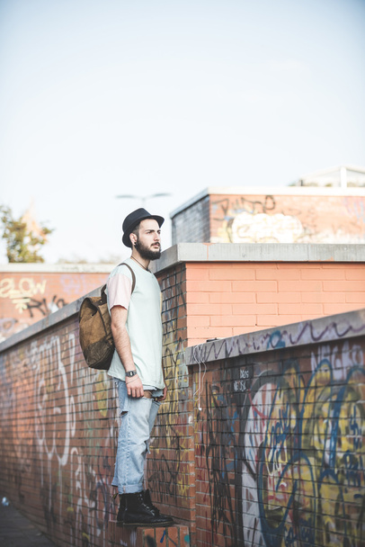 Hipster homem moderno posando na rua
 - Foto, Imagem
