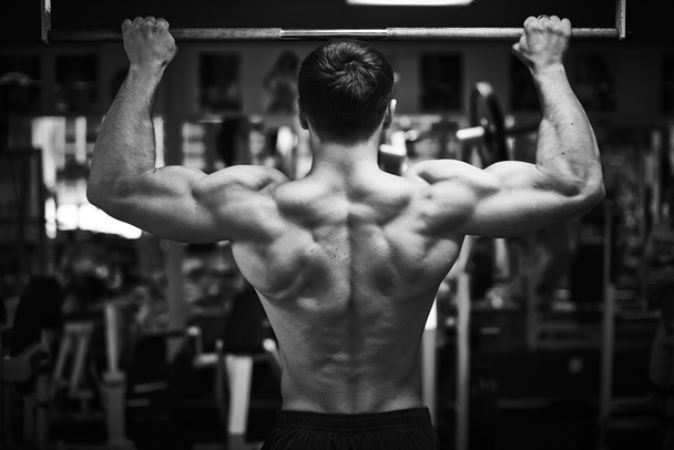 Man training in gym - Фото, зображення