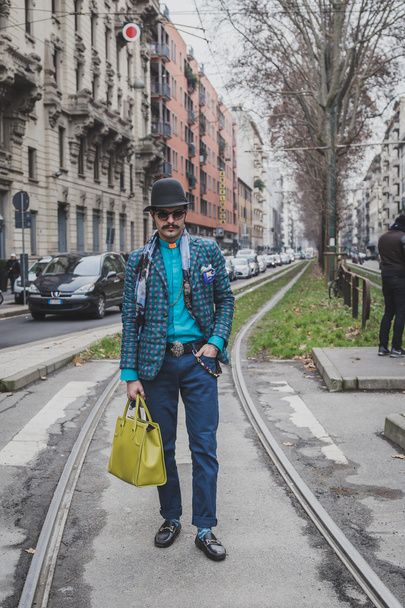 Lidé mimo Gucci módní přehlídka pro Milán pánská móda týden 2015 - Fotografie, Obrázek