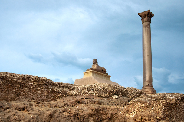 Ancient column on the hill, Alexandria, Egypt - Foto, imagen