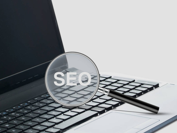 SEO optimización de motores de búsqueda, marketing en Internet y pantalla de marca en línea - Foto, imagen
