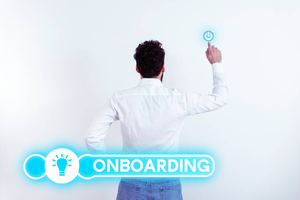 Hand writing sign Onboarding, Επιχειρηματική επισκόπηση Δράση Διαδικασία ενσωμάτωσης ενός νέου υπαλλήλου σε έναν οργανισμό - Φωτογραφία, εικόνα