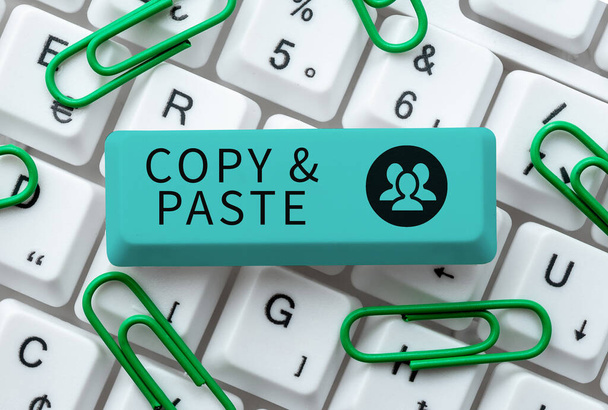 Podpis tekstowy przedstawiający Copy Paste, Concept oznaczający imitację, transkrypcję lub reprodukcję oryginalnego utworu - Zdjęcie, obraz
