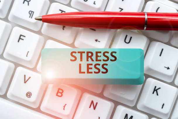 Kavramsal görünüm Stres Daha Az, İnternet Konsepti Sorunlardan Uzak Kal ve Rahatla Kendini Rahatlat - Fotoğraf, Görsel
