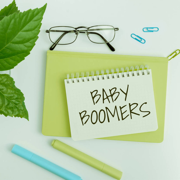 Inspiración mostrando signo Baby Boomers, Idea de negocios persona que nace en los años siguientes a la Segunda Guerra Mundial - Foto, imagen