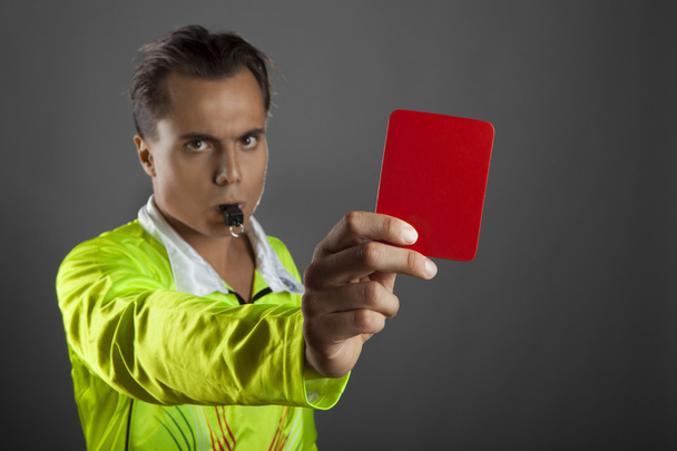 Arbitro di calcio che mostra il cartellino rosso
 - Foto, immagini