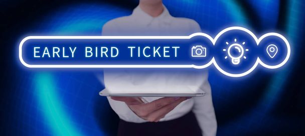 Pie de foto conceptual Early Bird Ticket, Descripción general del negocio Comprar un billete antes de salir a la venta a precio regular - Foto, Imagen