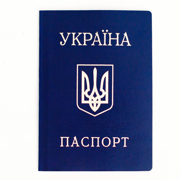 Pasaporte ucraniano sobre fondo blanco
 - Foto, imagen