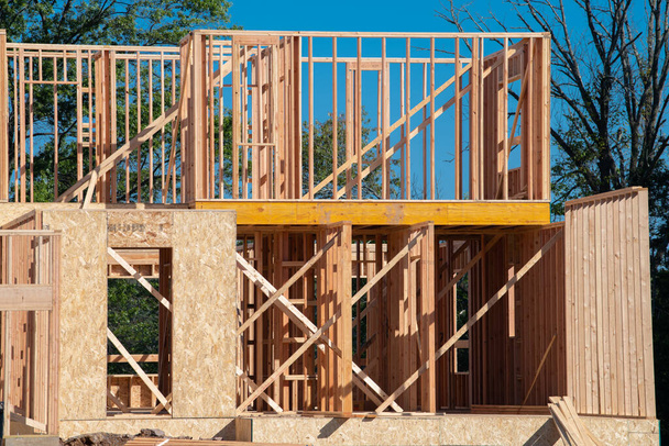 moldura nova estrutura da casa de madeira compensada madeira parede de madeira - Foto, Imagem