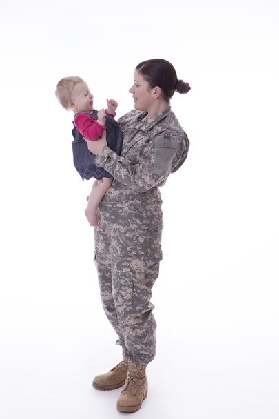 nous militaire mère avec son bébé
 - Photo, image
