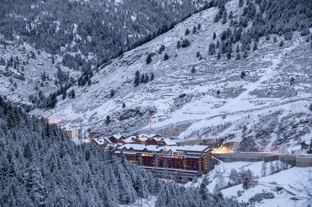 Soldeun kaupunkikuva Andorrassa talvella. - Valokuva, kuva