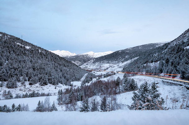 Montañas nevadas en Grandvalira en Andorra en invierno. - Foto, imagen