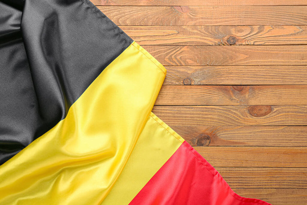 Flaga Belgii na podłoże drewniane - Zdjęcie, obraz