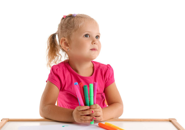 Милая маленькая девочка с ручками на белом фоне - Фото, изображение