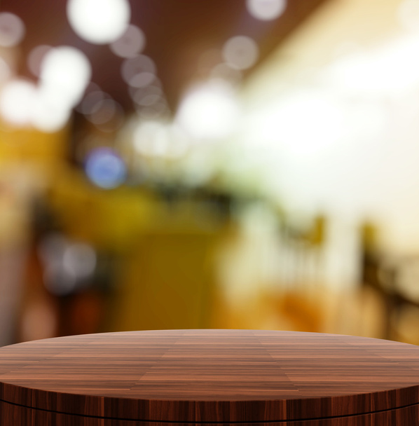 Tavola rotonda in legno vuota e sfondo sfocato per prodotti pres
 - Foto, immagini