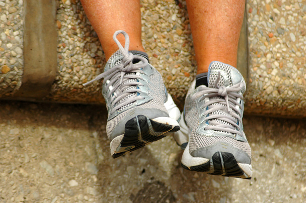 Nohy nosit tenisky - Fotografie, Obrázek