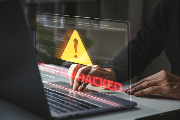 Υπολογιστικό σύστημα Hacked και οθόνη ιού, ευπάθεια Cybersecurity στο διαδίκτυο, κακόβουλη σύνδεση, συμβιβαστική έννοια πληροφοριών. - Φωτογραφία, εικόνα