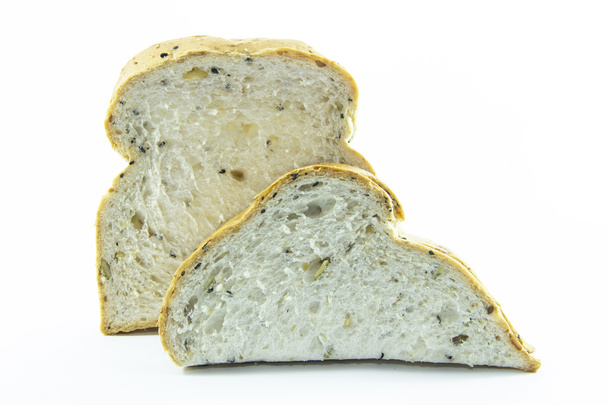 Yarım dilimlenmiş kepekli ekmek - Fotoğraf, Görsel