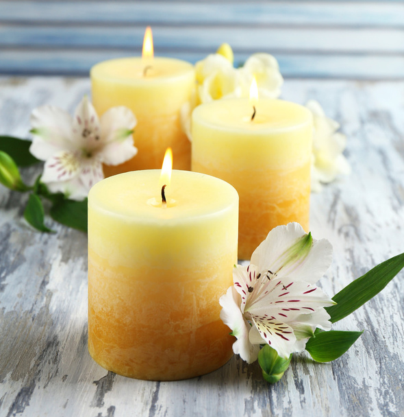Candles with flowers - Zdjęcie, obraz
