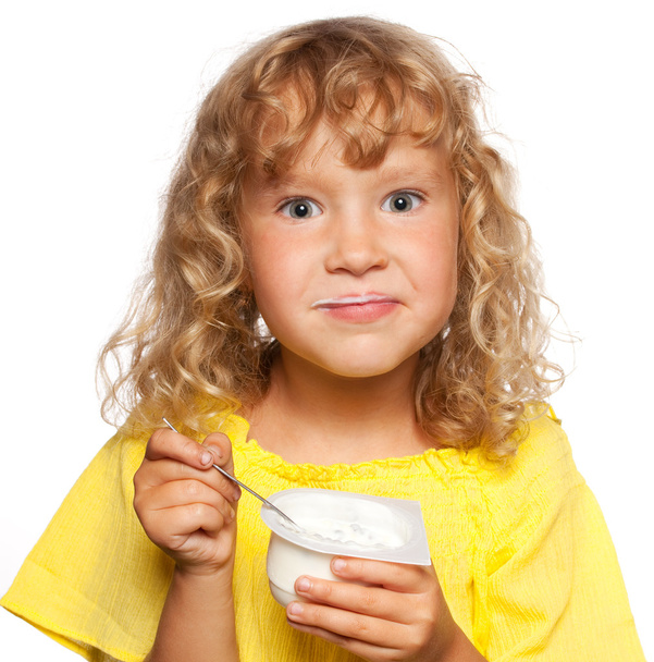 Little girl eating yogurt - Foto, Imagem