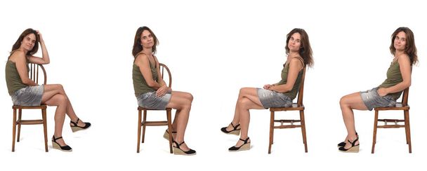 vista lateral das mesmas mulheres com saia e alparcatas no fundo branco - Foto, Imagem