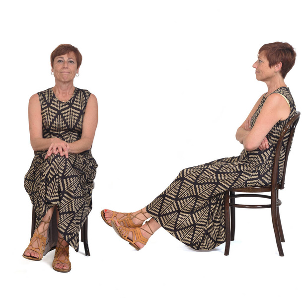 вид спереду і збоку тих самих жінок середнього віку, що сидять на стільці на білому тлі
 - Фото, зображення