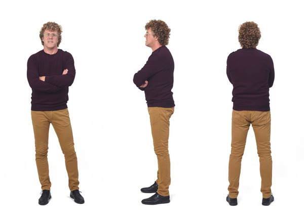 vista laterale, laterale e posteriore dello stesso uomo in piedi con le braccia incrociate su sfondo bianco - Foto, immagini
