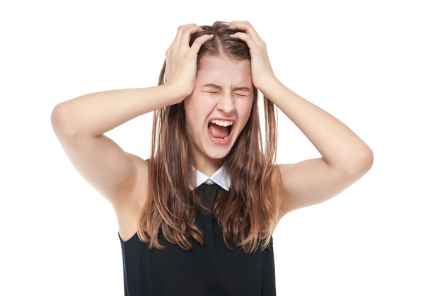 Krásná mladá dospívající dívka křičí izolované - Fotografie, Obrázek