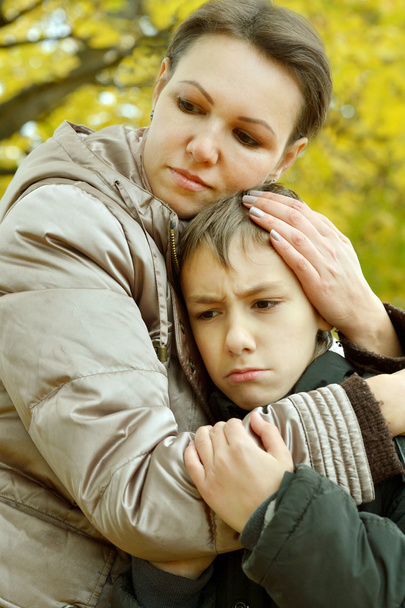 Sad mother with  son  in  park - Fotoğraf, Görsel