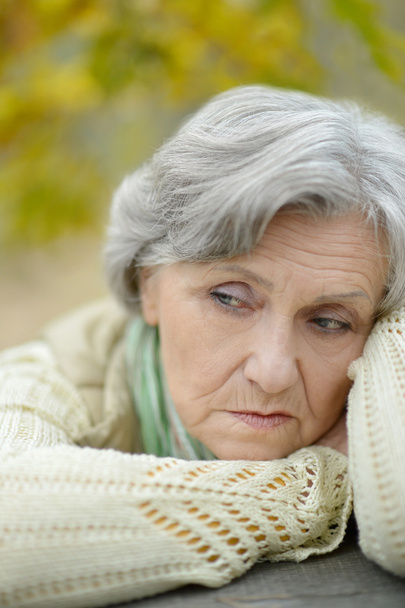 Sad old woman in autumn - Photo, Image