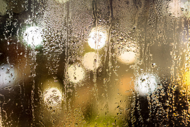 Vidro de janela misturado à noite após a chuva - Foto, Imagem
