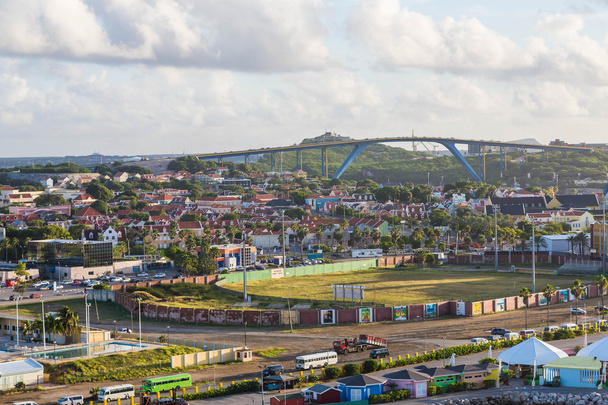 Γέφυρα πάνω από το πολύχρωμο Κουρασάο - Φωτογραφία, εικόνα